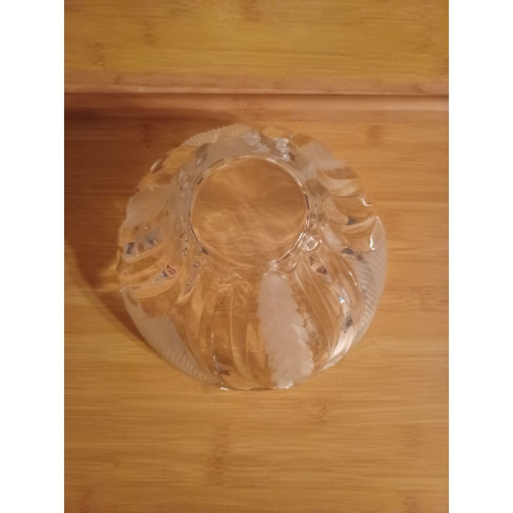 CRYSTAL BOWL‎ FROSTED ROSE BORDER 7 x 4 INCHES - Picture 6 of 7